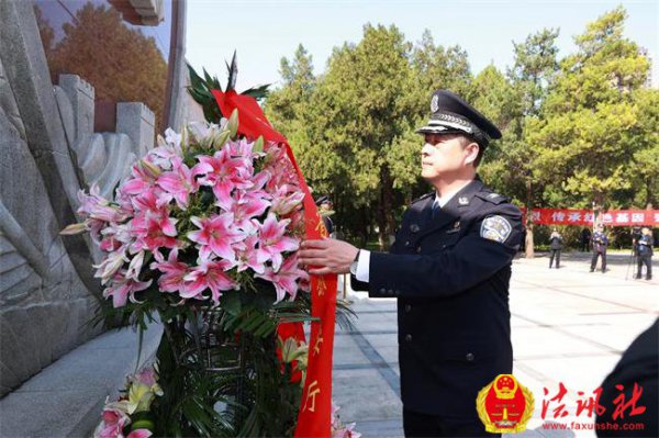河南省公安厅举行公安英烈纪念活动